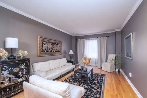 69 Parkside DR, Brampton, ON L6Y 3A1