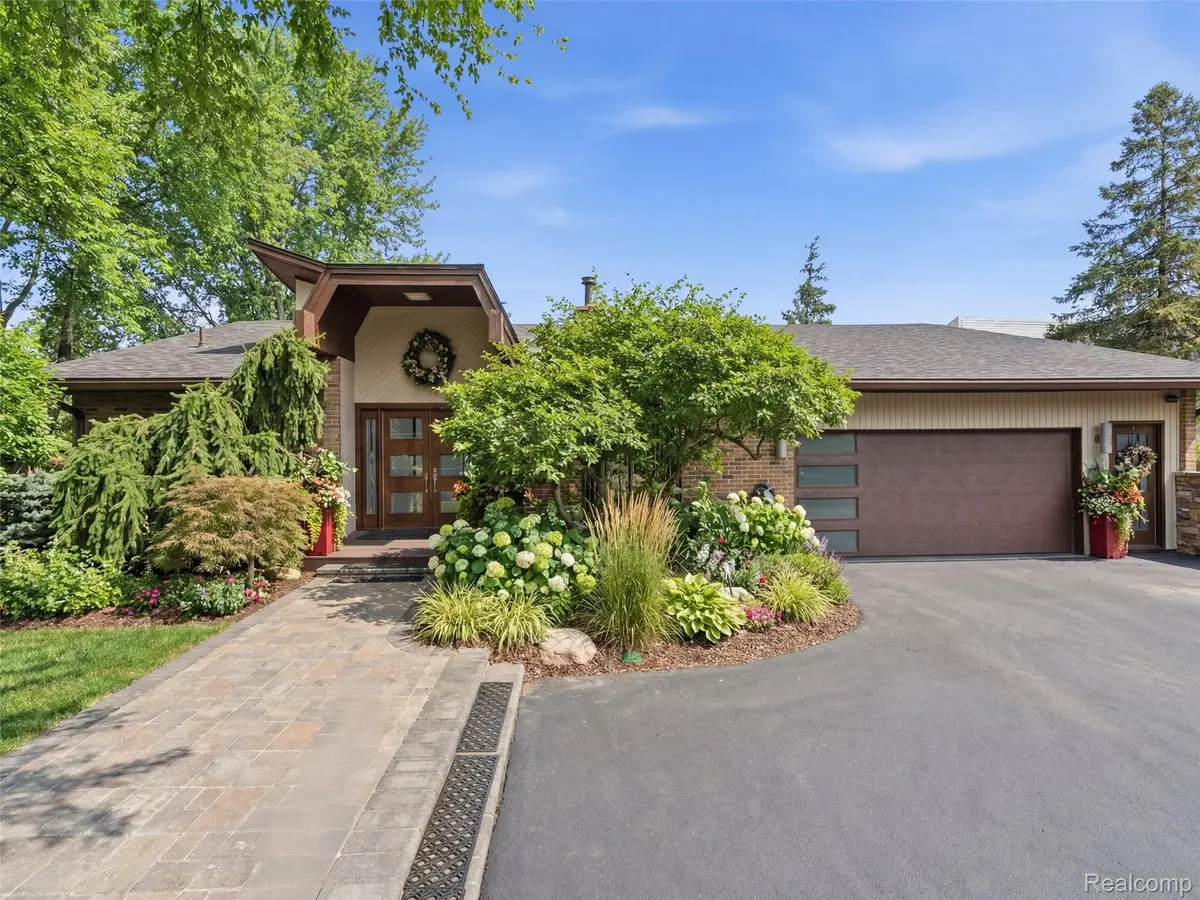 4749 Tara CT, West Bloomfield Charter Township, MI 48323