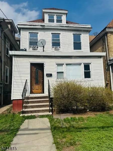 961 Lafayette St, Elizabeth City, NJ 07201