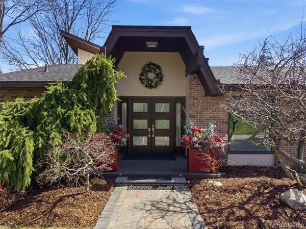 4749 Tara CT, West Bloomfield Charter Township, MI 48323