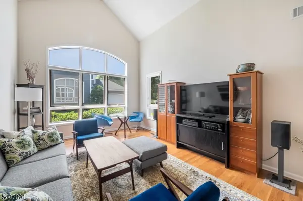 69 Sherwood Dr, Morris Twp., NJ 07960