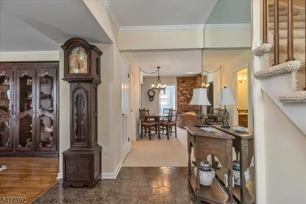 41 Stirling Ct, Metuchen Boro, NJ 08840