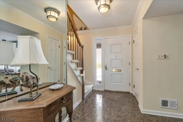 41 Stirling Ct, Metuchen Boro, NJ 08840