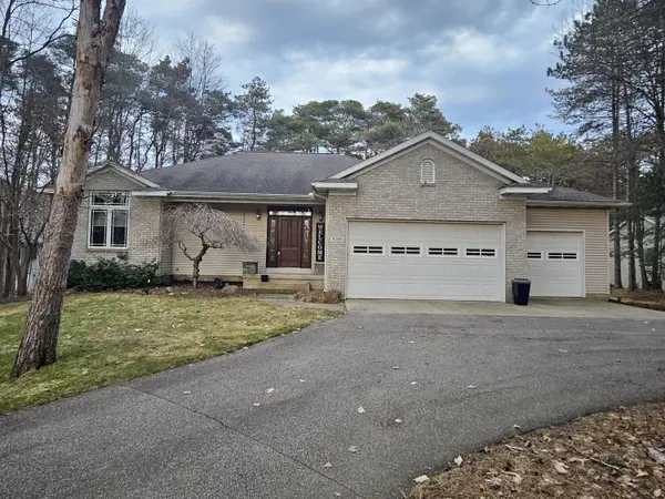 9248 Lake Gerald DR NE, Algoma Twp, MI 49345