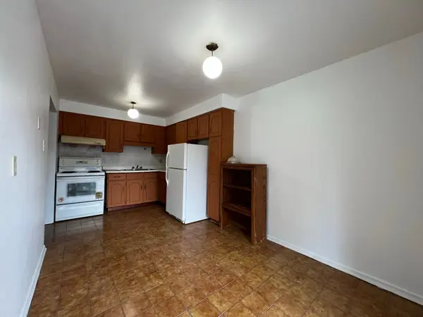 85 Blake ST, Toronto E01, ON M4J 3E2