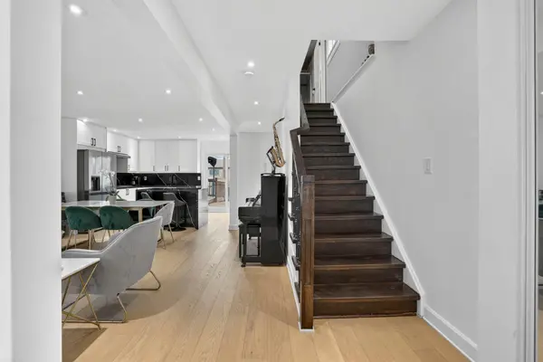 459 Sandford ST, Newmarket, ON L3Y 4S8