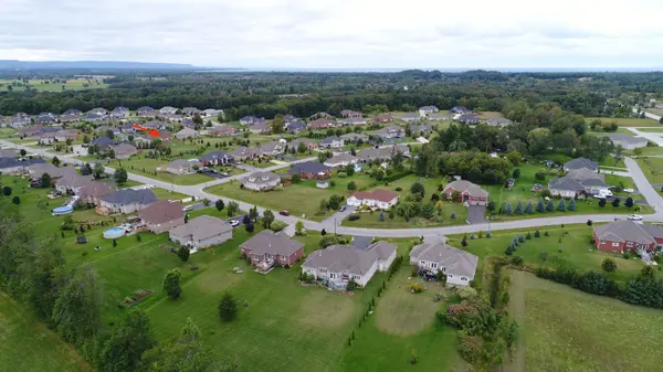 37 WALNUT DR, Wasaga Beach, ON L9Z 0A8