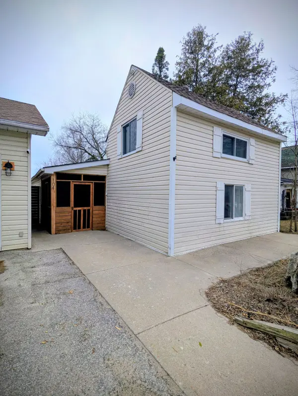 104 Richard ST, Tay, ON L0K 2A0