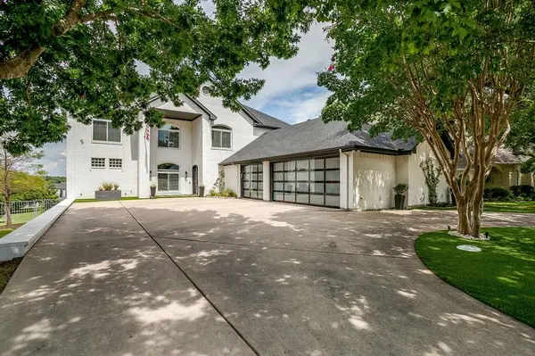 1917 Spinnaker Lane, Azle, TX 76020