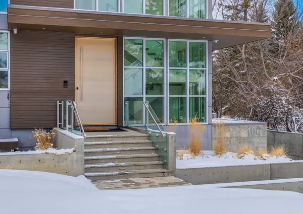 106 Pumpridge PL SW, Calgary, AB T2V5E7