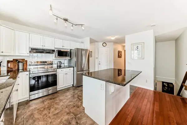 157 Hawkstone MNR NW, Calgary, AB T3G 3X2