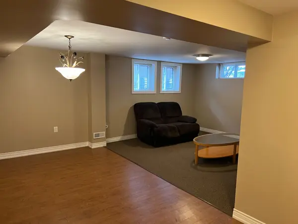 85 Child(Lower) DR, Aurora, ON L4G 1Y8