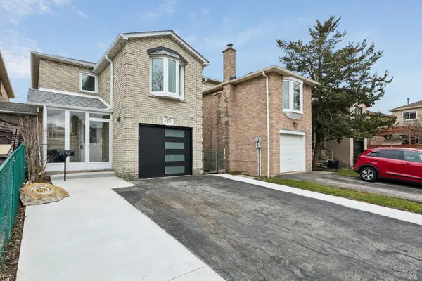 4291 Beacon LN, Mississauga, ON L5C 3V8