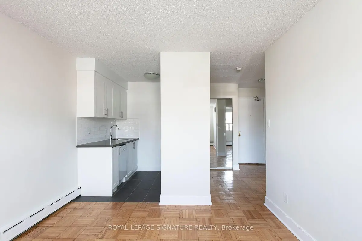 990 Avenue RD #206, Toronto C03, ON M5P 2K8