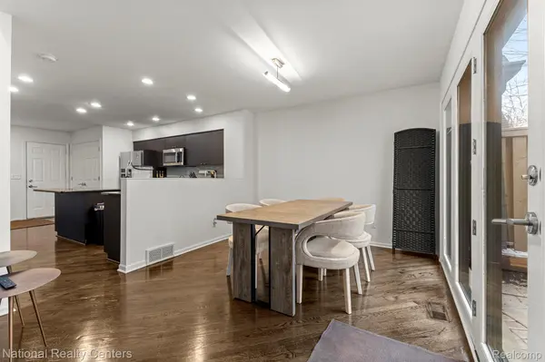 5303 Royal Vale LN, Dearborn, MI 48126