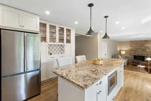 152 Lake Mead CRES SE, Calgary, AB T2J 4A1