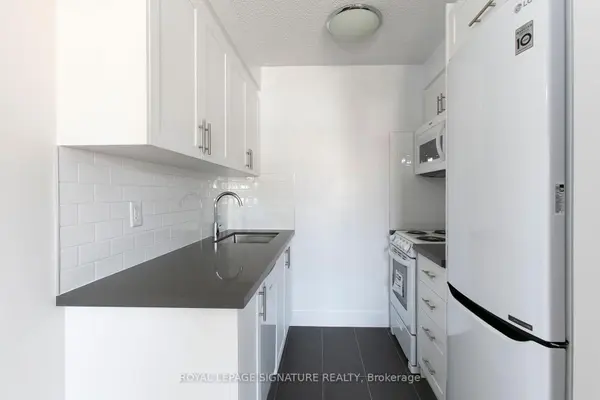 990 Avenue RD #206, Toronto C03, ON M5P 2K8