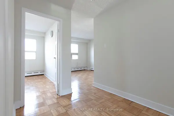 990 Avenue RD #206, Toronto C03, ON M5P 2K8