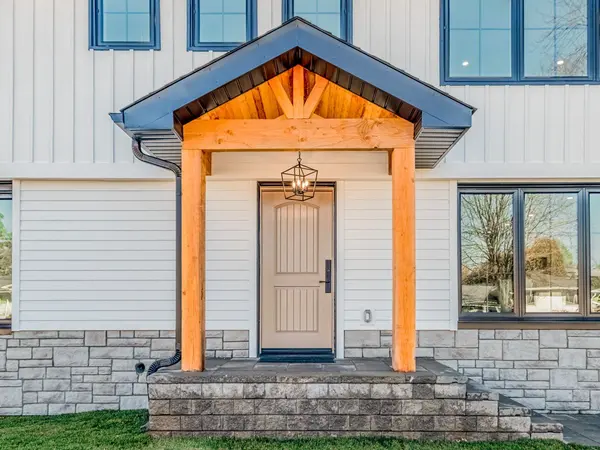 5502 Eaton AVE, Burlington, ON L7L 3S8