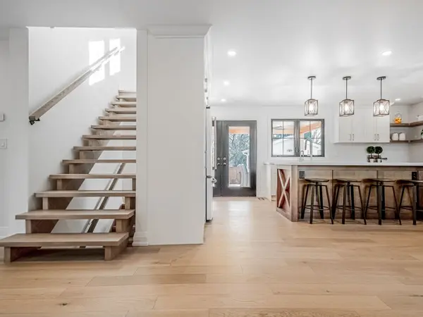 5502 Eaton AVE, Burlington, ON L7L 3S8