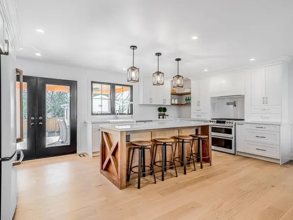 5502 Eaton AVE, Burlington, ON L7L 3S8