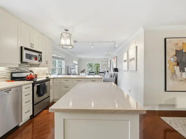 24 Ontario ST #208, Bracebridge, ON P1L 2H5