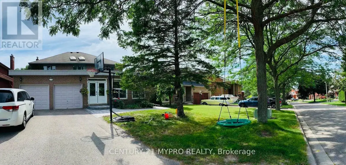 575 Lombardy AVE #Main, Oshawa, ON L1J 8H5