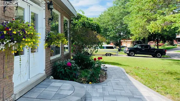 575 Lombardy AVE #Main, Oshawa, ON L1J 8H5