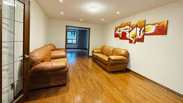 575 Lombardy AVE #Main, Oshawa, ON L1J 8H5