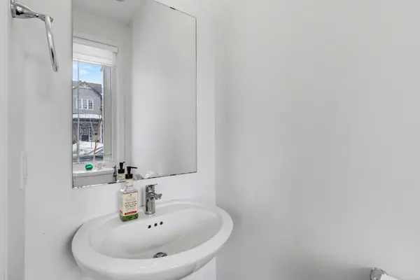 105 Mesa DR, Barrhaven, ON K2J 6W1