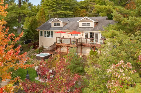 1051 Evanswood DR, Gravenhurst, ON P0E 1G0