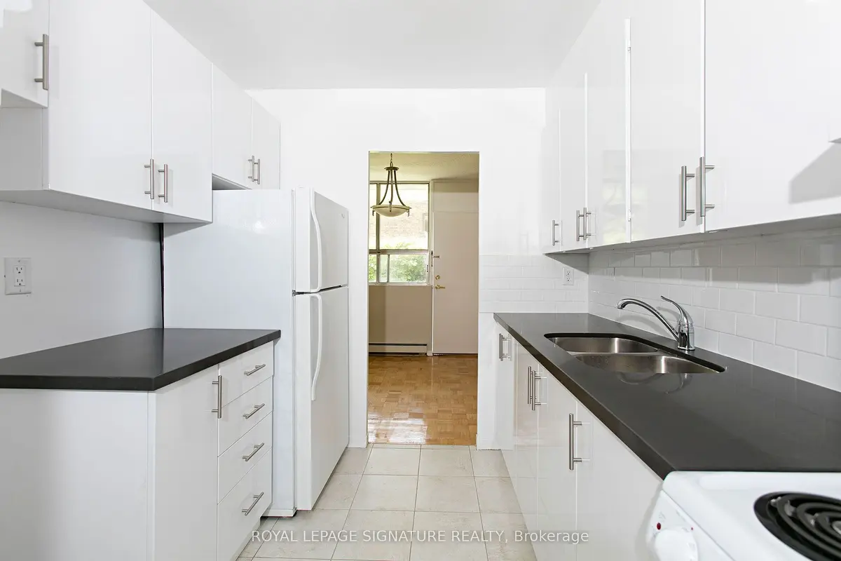 525 Eglinton AVE E #804, Toronto C10, ON M4P 1N5