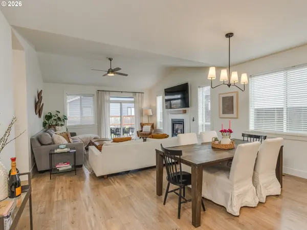 2893 4TH ST, Hubbard, OR 97032