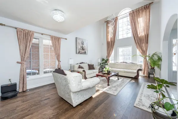 10 Upshall DR, Brampton, ON L6P 1E1