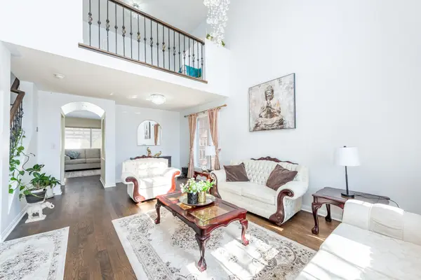 10 Upshall DR, Brampton, ON L6P 1E1