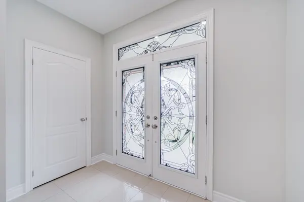 38 Elwin RD, Brampton, ON L6X 5K3