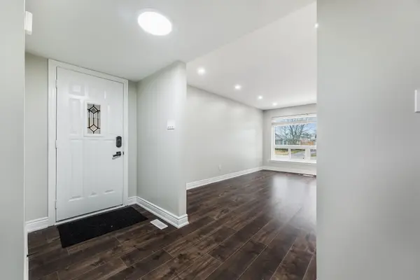 11 Beechwood CRES, Brampton, ON L6T 1X9