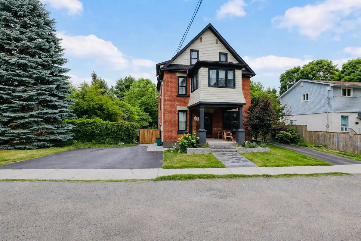 16 Barker ST, Prince Edward County, ON K0K 2T0