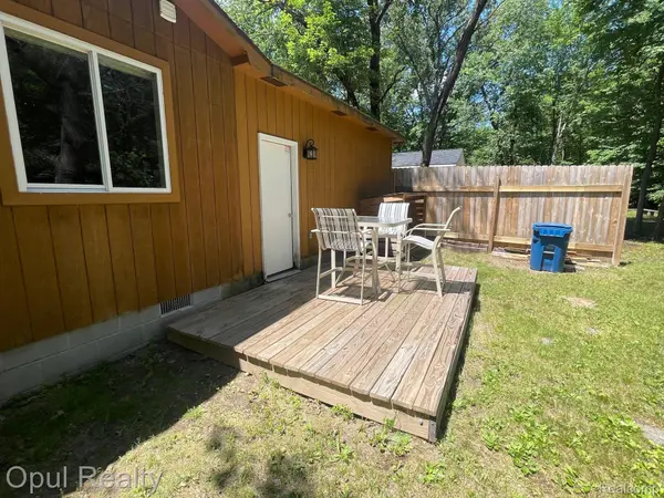 207 Butterfield LN, Roscommon Township, MI 48629