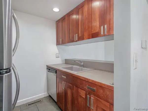 35420 TALL OAKS DR, Sterling Heights, MI 48312