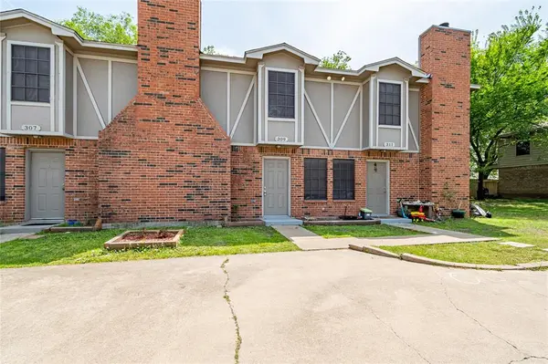 305 Cambridge Drive, Saginaw, TX 76179