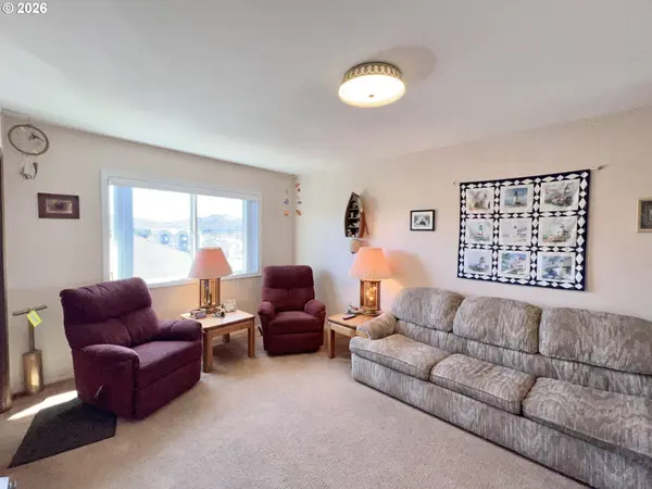 40 Avenue U #63, Seaside, OR 97138