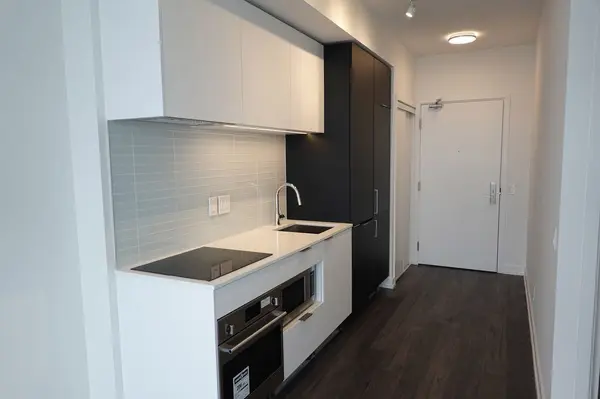 33 Helendale AVE #2111, Toronto C03, ON M4R 1C5