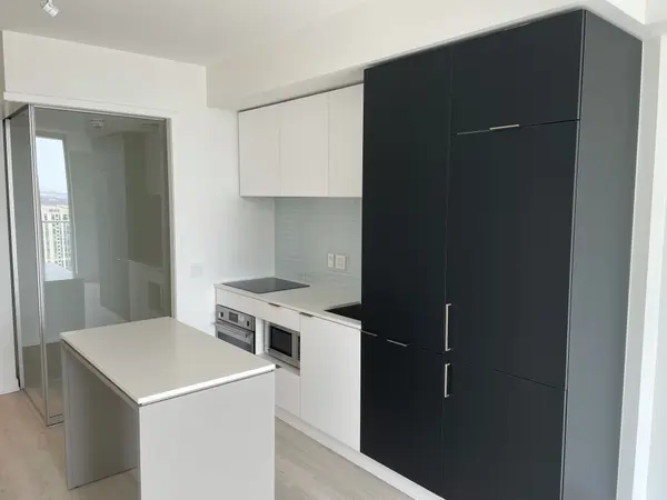 33 Helendale AVE #2111, Toronto C03, ON M4R 1C5