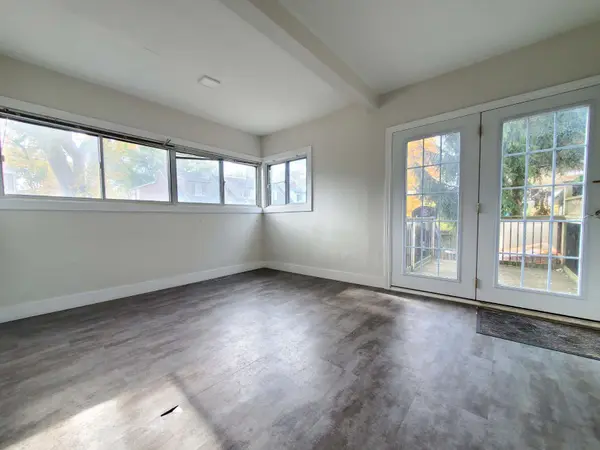 212 Monarch Park AVE #Main, Toronto E03, ON M4J 4S1