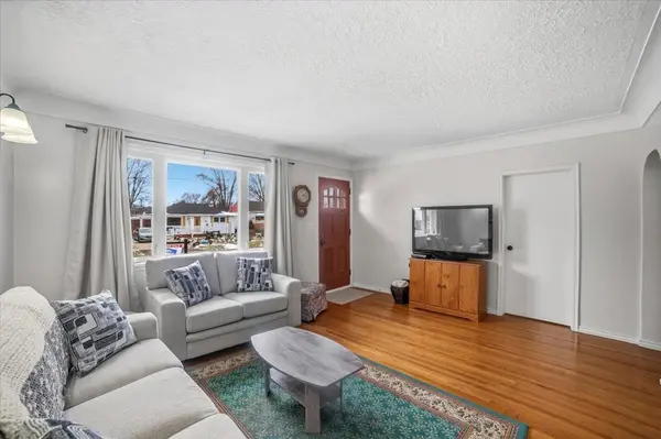 12 Vera ST, St. Catharines, ON L2S 1C4