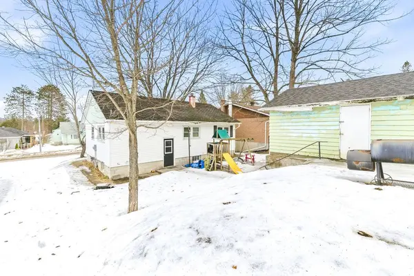 18 Summit ST, Deep River, ON K0J 1P0