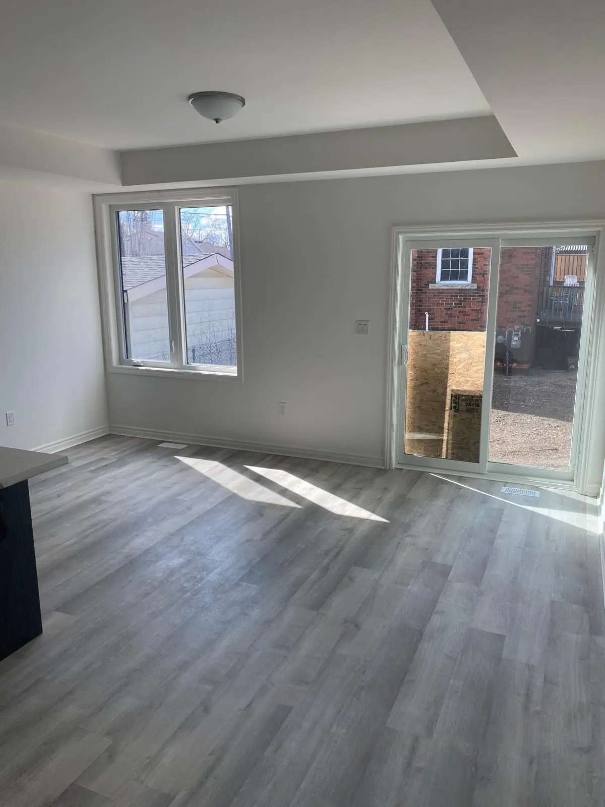 162 Glow AVE, Hamilton, ON L8H 3W2