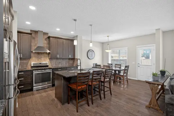 20 Mount Rae TER, Okotoks, AB T1S 0M6