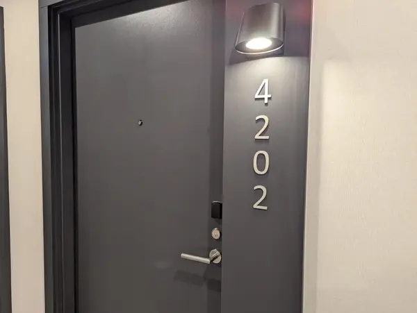 180 Front ST E #4202, Toronto C08, ON M5A 0A9